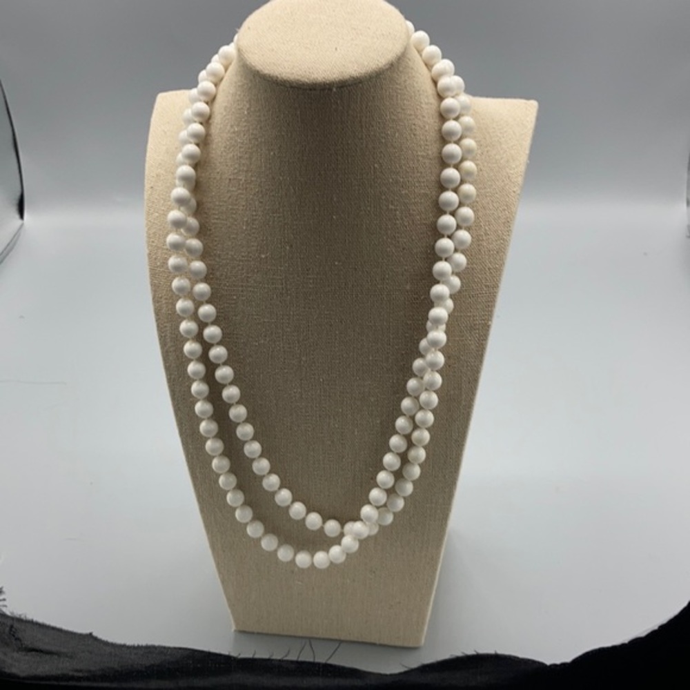 White plastic pearl like bead necklace